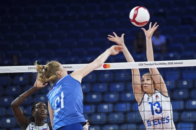 The Netherlands v Slovenia - CEV EuroVolley 2026 ISTANBUL, TURKIYE - AUGUST 31: Britte Stuut (21) of the Netherlands in action against Nika Milosic (13) of Slovenia during the CEV EuroVolley 2026 Women Round of 16 match between the Netherlands and Slovenia at Sinan Erdem Dome in Istanbul, Turkiye on August 31, 2026. Beyza Comert Anadolu Istanbul Turkey. Editorial use only. Please get in touch for any other usage.  Copyright: x2026xAnadoluxBeyzaxComertx
