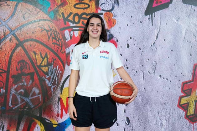 August 31, 2026, Madrid, Madrid, Spain: Paula Ginzo of Spain poses for a photo during the farewell ceremony for the Spanish women s national basketball team ahead of the 2026 FIBA Women s Basketball World Cup in Berlin, at Endesa Headquarters on August 31, 2026, in Madrid, Spain. Farewell Ceremony Spanish Women s National Basketball Team - FIBA World Cup 2026  - ZUMAa181 20260831_zaa_a181_026 Copyright: xDennisxAgyemanx