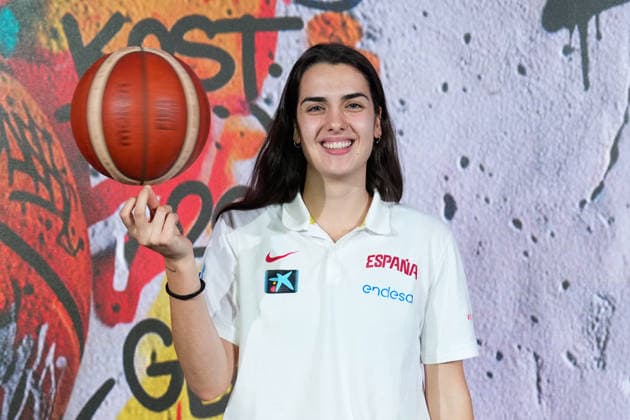 August 31, 2026, Madrid, Madrid, Spain: Paula Ginzo of Spain poses for a photo during the farewell ceremony for the Spanish women s national basketball team ahead of the 2026 FIBA Women s Basketball World Cup in Berlin, at Endesa Headquarters on August 31, 2026, in Madrid, Spain. Farewell Ceremony Spanish Women s National Basketball Team - FIBA World Cup 2026  - ZUMAa181 20260831_zaa_a181_056 Copyright: xDennisxAgyemanx