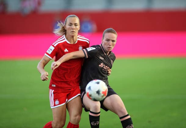 Fussball, Frauen, Google Pixel Frauen Bundesliga, 2.Spieltag, Saison 2026 2027, FC Bayern München - 1.FSV Mainz 05, Campus Magdalena Eriksson (FC Bayern München) (li.) mit Leonie Stöhr Stoehr (1. FSV Mainz 05) (re.) im Zweikampf um den Ball *** Soccer, Women, Google Pixel Women s Bundesliga, Matchday 2, 2026–2027 Season, FC Bayern Munich 1 FSV Mainz 05, at the Magdalena Eriksson Campus: FC Bayern Munich (left) with Leonie Stöhr and FSV Mainz 05 (right) battling for the ball