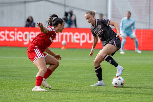 Kampf um den Ball Zweikampf zwischen Jovana Damnjanovic (FC Bayern Muenchen Frauen, 09) und Paula Flach (1. FSV Mainz 05, 18) GER, FC Bayern Muenchen Frauen vs. 1. FSV Mainz 05, Fussball, Google Pixel Frauen-Bundesliga, 2. Spieltag, Saison 2026 2027, 31.08.2026 (DFL DFB REGULATIONS PROHIBIT ANY USE OF PHOTOGRAPHS as IMAGE SEQUENCES and or QUASI-VIDEO). Foto: HMB Media Heike Feiner *** Battle for the Ball: Head-to-Head between Jovana Damnjanovic (FC Bayern Munich Women, No. 09) and Paula Flach (1. FSV Mainz 05, No. 18), GER, FC Bayern Munich Women vs. 1. FSV Mainz 05, Soccer, Google Pixel Women’s Bundesliga, Matchday 2, 2026–2027 Season, August 31, 2026 DFL DFB regulations prohibit any use of photographs as image sequences and or quasi-video. Photo: HMB Media, Heike Feiner Copyright: HMBxMedia HeikexFeiner