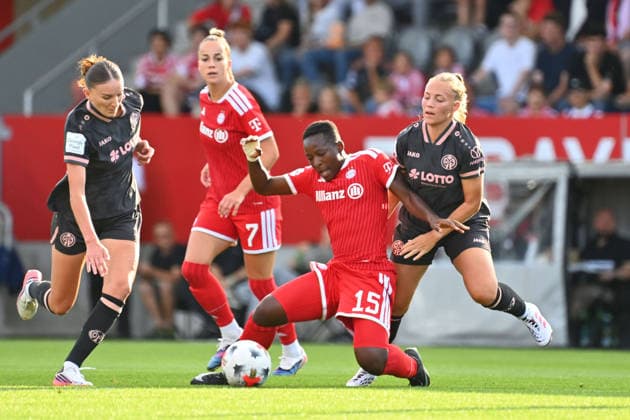 v.re:MARTIN (MZ), Aktion,Zweikampf gegen Bernadette KAKOUNAN AMANI (FCB), hi:Giulia GWINN (FCB), Fussball Google Pixel Bundesliga der Frauen Saison 2026 2027, 2.Spieltag, Spieltag02 FC Bayern Muenchen Frauen - 1.FSV Mainz 05 am 31.08.2026 FC BAYERN CAMPUS *** v re MARTIN MZ, Action, Tackle against Bernadette KAKOUNAN AMANI (FCB), hi Giulia GWINN (FCB), Soccer, Google Pixel, Women s Bundesliga, 2026–2027 Season, Matchday 2, Matchday 02: FC Bayern Munich Women 1 vs. FSV Mainz 05 on August 31, 2026, FC BAYERN CAMPUS