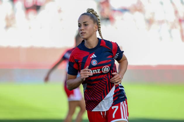 Giulia Gwinn (FC Bayern Muenchen, 07) beim Aufwaermen, GER, FC Bayern Muenchen vs. 1. FSV Mainz 05, Fussball, Google Pixel Frauen-Bundesliga, 2. Spieltag, Saison 2026 2027, 31.08.2026, DFL DFB REGULATIONS PROHIBIT ANY USE OF PHOTOGRAPHS as IMAGE SEQUENCES and or QUASI-VIDEO, GER, FC Bayern Muenchen vs. 1. FSV Mainz 05, Fussball, Google Pixel Frauen-Bundesliga, 2. Spieltag, Saison 2026 2027, 31.08.2026 Muenchen *** Giulia Gwinn, FC Bayern Munich, No. 07, warming up, GER, FC Bayern Munich vs. 1. FSV Mainz 05, soccer, Google Pixel Women s Bundesliga, Matchday 2, 2026–2027 season, August 31, 2026, DFL and DFB regulations prohibit any use of photographs as image sequences and or quasi-video, GER, FC Bayern Munich vs. 1. FSV Mainz 05, soccer, Google Pixel Women’s Bundesliga, Matchday 2, 2026–2027 season, August 31, 2026, Munich Copyright: xEibner-Pressefoto JennixMaulx EP_JML