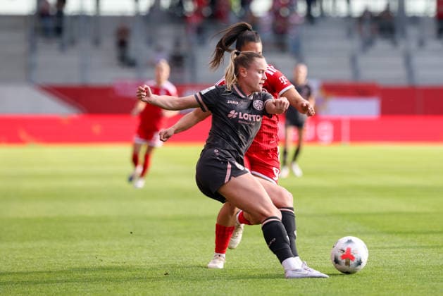 Zweikampf Lara Martin (1. FSV Mainz 05, 26) mit Jovana Damnjanovic (FC Bayern Muenchen, 09), GER, FC Bayern Muenchen vs. 1. FSV Mainz 05, Fussball, Google Pixel Frauen-Bundesliga, 2. Spieltag, Saison 2026 2027, 31.08.2026, DFL DFB REGULATIONS PROHIBIT ANY USE OF PHOTOGRAPHS as IMAGE SEQUENCES and or QUASI-VIDEO, GER, FC Bayern Muenchen vs. 1. FSV Mainz 05, Fussball, Google Pixel Frauen-Bundesliga, 2. Spieltag, Saison 2026 2027, 31.08.2026 Muenchen *** Tackle: Lara Martin (1 FSV Mainz 05, 26) vs. Jovana Damnjanovic (FC Bayern Munich, 09), GER, FC Bayern Munich vs. 1. FSV Mainz 05, Soccer, Google Pixel Women’s Bundesliga, Matchday 2, 2026–2027 Season, August 31, 2026, DFL and DFB regulations prohibit any use of photographs as image sequences and or quasi-video, GER, FC Bayern Munich vs. 1. FSV Mainz 05, Soccer, Google Pixel Women’s Bundesliga, Matchday 2, 2026–2027 Season, August 31, 2026, Munich Copyright: xEibner-Pressefoto JennixMaulx EP_JML