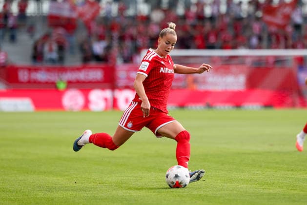 Giulia Gwinn (FC Bayern Muenchen, 07) mit Ball, GER, FC Bayern Muenchen vs. 1. FSV Mainz 05, Fussball, Google Pixel Frauen-Bundesliga, 2. Spieltag, Saison 2026 2027, 31.08.2026, DFL DFB REGULATIONS PROHIBIT ANY USE OF PHOTOGRAPHS as IMAGE SEQUENCES and or QUASI-VIDEO, GER, FC Bayern Muenchen vs. 1. FSV Mainz 05, Fussball, Google Pixel Frauen-Bundesliga, 2. Spieltag, Saison 2026 2027, 31.08.2026 Muenchen *** Giulia Gwinn, FC Bayern Munich, No. 7 with the ball, GER, FC Bayern Munich vs. 1. FSV Mainz 05, soccer, Google Pixel Women s Bundesliga, Matchday 2, 2026–2027 season, August 31, 2026, DFL and DFB regulations prohibit any use of photographs as image sequences and or quasi-video, GER, FC Bayern Munich vs. 1. FSV Mainz 05, Soccer, Google Pixel Women’s Bundesliga, Matchday 2, 2026–2027 Season, August 31, 2026, Munich Copyright: xEibner-Pressefoto JennixMaulx EP_JML