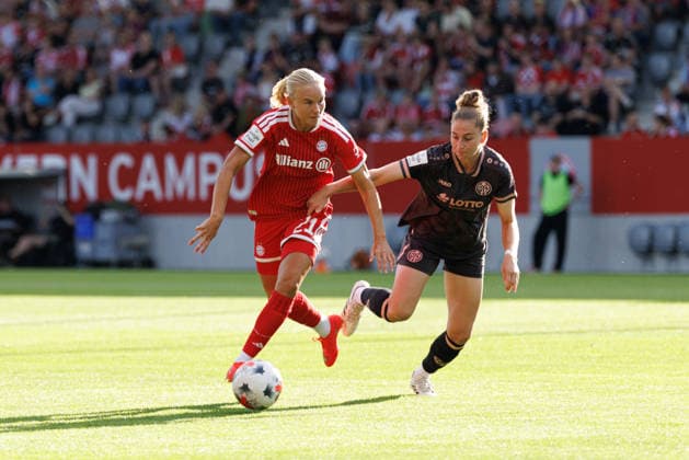 Pernille Harder (21, FC Bayern München) und Paula Flach (18, 1.FSV Mainz 05) beim Spiel zwischen FC Bayern München v 1.FSV Mainz 05, Fussball, Frauen, Google Pixel Frauen-Bundesliga, 2026 2027, 2.Spieltag am 31.08.2026 in München, FC Bayern Campus. DFL and DFB regulations prohibit any use of photographs as image sequences and or quasi-video. Bayern Deutschland *** Pernille Harder, 21, FC Bayern Munich, and Paula Flach, 18, 1. FSV Mainz 05, during the match between FC Bayern Munich and 1. FSV Mainz 05, soccer, women’s, Google Pixel Women’s Bundesliga, 2026–2027, Matchday 2 on August 31, 2026, in Munich, FC Bayern Campus. DFL and DFB regulations prohibit any use of photographs as image sequences and or quasi-video. Bayern, Germany