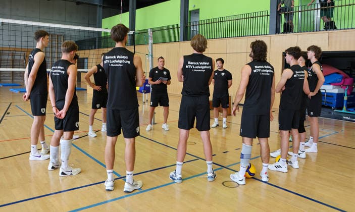 August 31, 2026, Germany, Ludwigsburg, Volleyball: Barock Volleys MTV Ludwigsburg Season Kickoff; Coach Patrick Steuerwald (center), Strength and Conditioning Coach Hannes Quandel (back right)