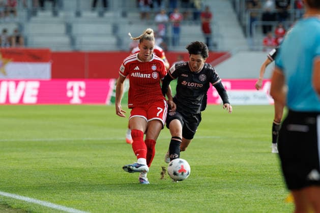 Giulia Gwinn (7, FC Bayern München) und Yurina Imai (14, 1.FSV Mainz 05) beim Spiel zwischen FC Bayern München v 1.FSV Mainz 05, Fussball, Frauen, Google Pixel Frauen-Bundesliga, 2026 2027, 2.Spieltag am 31.08.2026 in München, FC Bayern Campus. DFL and DFB regulations prohibit any use of photographs as image sequences and or quasi-video. Bayern Deutschland *** Giulia Gwinn 7, FC Bayern Munich, and Yurina Imai 14, 1 FSV Mainz 05, during the match between FC Bayern Munich and 1 FSV Mainz 05, soccer, women s, Google Pixel Women s Bundesliga, 2026–2027, Matchday 2 on August 31, 2026, in Munich, FC Bayern Campus. DFL and DFB regulations prohibit any use of photographs as image sequences and or quasi-video. Bayern, Germany