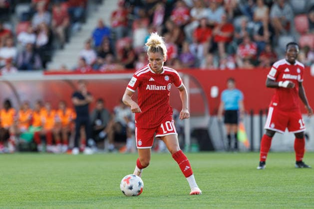 Linda Dallmann (10, FC Bayern München) beim Spiel zwischen FC Bayern München v 1.FSV Mainz 05, Fussball, Frauen, Google Pixel Frauen-Bundesliga, 2026 2027, 2.Spieltag am 31.08.2026 in München, FC Bayern Campus. DFL and DFB regulations prohibit any use of photographs as image sequences and or quasi-video. Bayern Deutschland *** Linda Dallmann 10, FC Bayern Munich during the match between FC Bayern Munich and 1. FSV Mainz 05, soccer, women s, Google Pixel Women s Bundesliga, 2026–2027, Matchday 2 on August 31, 2026, in Munich, FC Bayern Campus. DFL and DFB regulations prohibit any use of photographs as image sequences and or quasi-video. Bayern, Germany