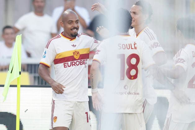 Serie a football match Lecce vs AS Roma Roma™s Dutch midfielder Donyell Malen celebrates after scoring a goal during the Serie A football match between Lecce and AS Roma at the Via Del Mare Ettore Giardiniero Stadium in Lecce on August 31, 2026. _BPH4303 Copyright: xAntonioxBalascox