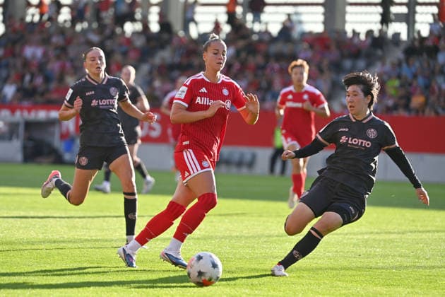 Giulia GWINN (FCB), Aktion,Zweikampf gegen Yuria IMAI (MZ). Fussball Google Pixel Bundesliga der Frauen Saison 2026 2027, 2.Spieltag, Spieltag02 FC Bayern Muenchen Frauen - 1.FSV Mainz 05 am 31.08.2026 FC BAYERN CAMPUS Â *** Giulia GWINN (FCB), in action, tackling Yuria IMAI (MZ), Soccer, Google Pixel, Women s Bundesliga, 2026–2027 season, Matchday 2, Matchday 02: FC Bayern Munich Women 1 vs. FSV Mainz 05 on August 31, 2026, FC BAYERN CAMPUS Â
