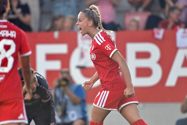 Torjubel Giulia GWINN (FCB) nach Tor zum 1-0, Jubel,Freude,Begeisterung, Aktion,Einzelbild,angeschnittenes Einzelmotiv,Halbfigur,halbe Figur. Fussball Google Pixel Bundesliga der Frauen Saison 2026 2027, 2.Spieltag, Spieltag02 FC Bayern Muenchen Frauen - 1.FSV Mainz 05 am 31.08.2026 FC BAYERN CAMPUS *** Giulia GWINN of FCB celebrating a goal to make it 1–0; celebration, joy, excitement, action, single frame, cropped close-up, half-length shot, soccer, Google Pixel, Women’s Bundesliga, 2026–2027 season, Matchday 2, Matchday 02: FC Bayern Munich Women 1 vs. FSV Mainz 05 on August 31, 2026, FC BAYERN CAMPUS