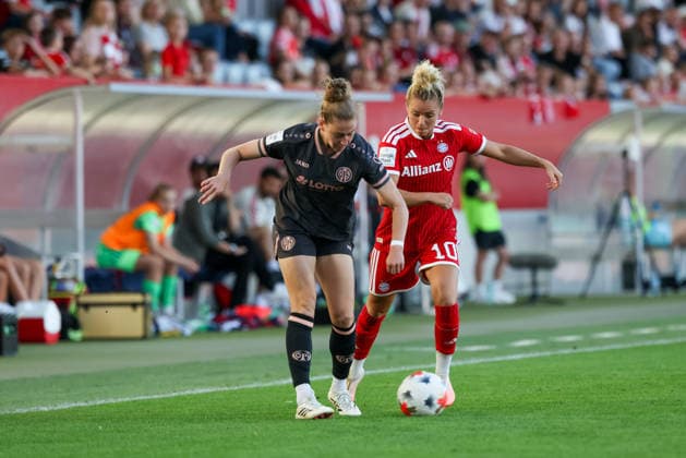Saskia Matheis (1. FSV Mainz 05, 19) mit Linda Dallmann (FC Bayern Muenchen, 10), GER, FC Bayern Muenchen vs. 1. FSV Mainz 05, Fussball, Google Pixel Frauen-Bundesliga, 2. Spieltag, Saison 2026 2027, 31.08.2026, DFL DFB REGULATIONS PROHIBIT ANY USE OF PHOTOGRAPHS as IMAGE SEQUENCES and or QUASI-VIDEO, GER, FC Bayern Muenchen vs. 1. FSV Mainz 05, Fussball, Google Pixel Frauen-Bundesliga, 2. Spieltag, Saison 2026 2027, 31.08.2026 Muenchen *** Saskia Matheis, 1 FSV Mainz 05, 19, with Linda Dallmann, FC Bayern Munich, 10, GER, FC Bayern Munich vs. 1 FSV Mainz 05, Soccer, Google Pixel Women’s Bundesliga, Matchday 2, 2026–2027 Season, August 31, 2026, DFL and DFB regulations prohibit any use of photographs as image sequences and or quasi-video, GER, FC Bayern Munich vs. 1. FSV Mainz 05, Soccer, Google Pixel Women’s Bundesliga, Matchday 2, 2026–2027 Season, August 31, 2026, Munich Copyright: xEibner-Pressefoto JennixMaulx EP_JML