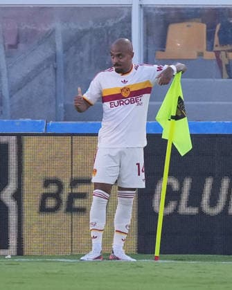 SOCCER - Serie A - US Lecce vs. AS Roma Photo by IPA ABACAPRESS.COM87979084 - Donyell Malen of AS Roma celebrates after scoring a goal during the US Lecce vs. AS Roma Serie A soccer match in Lecce, Italy, on August 31, 2026 Lecce Italy  Copyright: xIPAxSport ABACAx