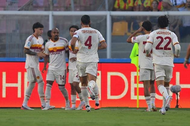 AS Roma s Striker Donyell Malen (14 AS Roma) celebrates his first goal with team-mates during the Serie A Enilive matchday 2 match between US Lecce and AS Roma at the Via del Mare Stadium in Lecce, Italy, Monday, August 31, 2026. (Credit Image: Giovanni Evangelista LaPresse)  Copyright: xGiovannixEvangelista LaPressex