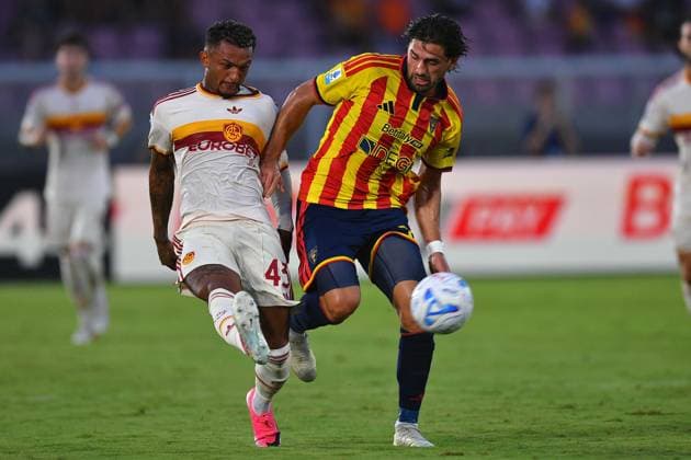 US Lecce s Right Winger Santiago Pierotti (50 US Lecce) and AS Roma s Right-back Wesley (43 AS Roma) in action during the Serie A Enilive matchday 2 match between US Lecce and AS Roma at the Stadio Via del Mare in Lecce, Italy, Monday, August 31, 2026. (Credit Image: Giovanni Evangelista LaPresse)  Copyright: xGiovannixEvangelista LaPressex