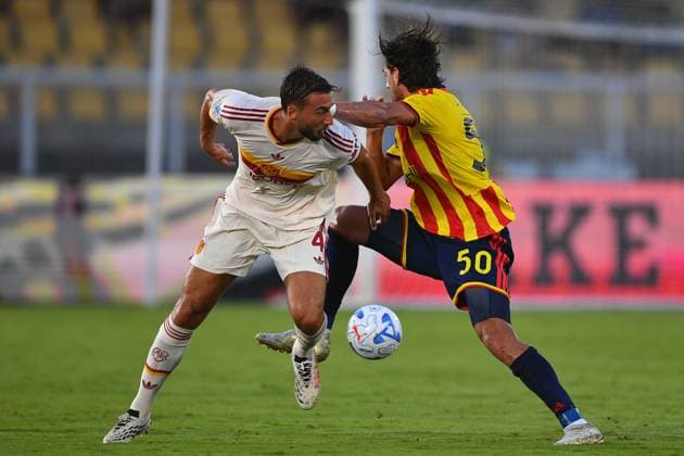 US Lecce s Right Winger Santiago Pierotti (50 US Lecce) and AS Roma s Defensive Midfielder Bryan Cristante (4 AS Roma) in action during the Serie A Enilive matchday 2 match between US Lecce and AS Roma at the Stadio Via del Mare in Lecce, Italy, Monday, August 31, 2026. (Credit Image: Giovanni Evangelista LaPresse)  Copyright: xGiovannixEvangelista LaPressex