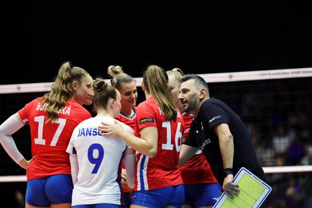 BRNO, CZECH REPUBLIC 20260831 Czech Republic head coach Giannis Athanasopoulo during the round of 16 match in the Women’s European Volleyball Championship between the Czech Republic and Sweden in Brno, Czech Republic BRNO CZECH REPUBLIC x9200x  Copyright: xAdamxIhse TTx VOLLEYBOLL-EM 2026 TJECKIEN-SVERIGE