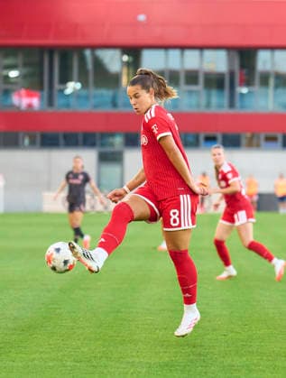 Lena Oberdorf of Bayern München in the women football match FC BAYERN MÜNCHEN - 1. FSV Mainz 05 on August 31, 2026 in Munich, Germany. Season 2026 2027, 1.Bundesliga, FCB, Muenchen, Google Pixel, Frauen Bundesliga matchday 2, 2.Spieltag