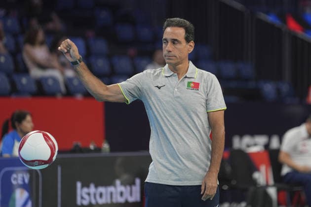 Poland v Portugal - CEV EuroVolley 2026 ISTANBUL, TURKIYE - AUGUST 31: Head coach of Portugal, Hugo Silva reacts during the 2026 CEV Women s European Volleyball Championship Round of 16 match between Poland and Portugal at Sinan Erdem Sports Hall in Istanbul, Turkiye, on August 31, 2026. Beyza Comert Anadolu Istanbul Turkey. Editorial use only. Please get in touch for any other usage.  Copyright: x2026xAnadoluxBeyzaxComertx
