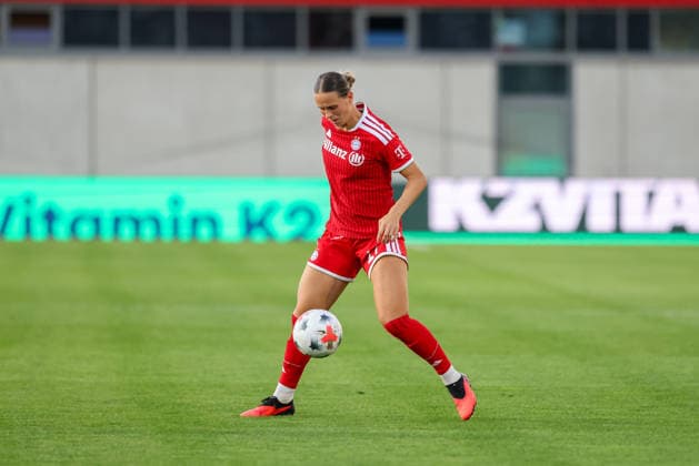 Klara Buehl (FC Bayern Muenchen, 17) mit Ball, GER, FC Bayern Muenchen vs. 1. FSV Mainz 05, Fussball, Google Pixel Frauen-Bundesliga, 2. Spieltag, Saison 2026 2027, 31.08.2026, DFL DFB REGULATIONS PROHIBIT ANY USE OF PHOTOGRAPHS as IMAGE SEQUENCES and or QUASI-VIDEO, GER, FC Bayern Muenchen vs. 1. FSV Mainz 05, Fussball, Google Pixel Frauen-Bundesliga, 2. Spieltag, Saison 2026 2027, 31.08.2026 Muenchen *** Klara Buehl, FC Bayern Munich, age 17, with the ball, GER, FC Bayern Munich vs. 1. FSV Mainz 05, soccer, Google Pixel Women s Bundesliga, Matchday 2, 2026–2027 season, August 31, 2026, DFL and DFB regulations prohibit any use of photographs as image sequences and or quasi-video, GER, FC Bayern Munich vs. 1. FSV Mainz 05, Soccer, Google Pixel Women’s Bundesliga, Matchday 2, 2026–2027 Season, August 31, 2026, Munich Copyright: xEibner-Pressefoto JennixMaulx EP_JML