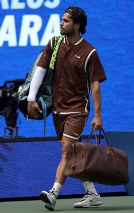 Carlos Alcaraz of Spain enters court 2026 US Open, Day Two, USTA Billie Jean King National Tennis Center, New York, USA - 31 Aug 2026New York USTA Billie Jean King National T New York (NY) United States of America EDITORIAL USE ONLY No use with unauthorised audio, video, data, fixture lists, club league logos or live services. Online in-match use limited to 120 images, no video emulation. No use in betting, games or single club league player publications.  Copyright: xEllaxLing Shutterstockx 17124549d