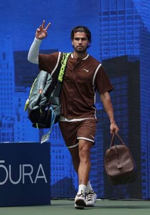 Carlos Alcaraz of Spain enters court 2026 US Open, Day Two, USTA Billie Jean King National Tennis Center, New York, USA - 31 Aug 2026New York USTA Billie Jean King National T New York (NY) United States of America EDITORIAL USE ONLY No use with unauthorised audio, video, data, fixture lists, club league logos or live services. Online in-match use limited to 120 images, no video emulation. No use in betting, games or single club league player publications.  Copyright: xEllaxLing Shutterstockx 17124549f