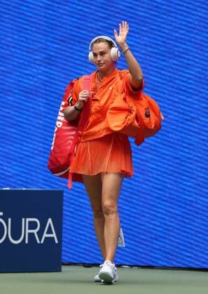 Aryna Sabalenka of Belarus walks onto court 2026 US Open, Day Two, USTA Billie Jean King National Tennis Center, New York, USA - 31 Aug 2026New York USTA Billie Jean King National T New York (NY) United States of America EDITORIAL USE ONLY No use with unauthorised audio, video, data, fixture lists, club league logos or live services. Online in-match use limited to 120 images, no video emulation. No use in betting, games or single club league player publications.  Copyright: xEllaxLing Shutterstockx 17124549r