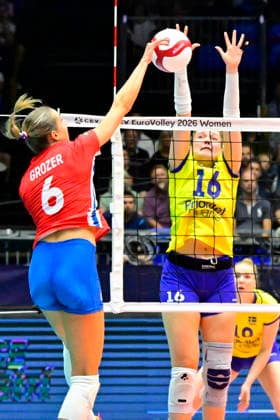 L-R Helena Grozer (CZE) and Vilma Julevik (SWE) in action during the Women s European Volleyball Championship, EuroVolley 2026, Round of 16, Czechia vs Sweden in Brno, Czech Republic, August 31, 2026. (CTKxPhoto VaclavxSalek) CTKPhotoP2026083106655  CTKPhotoP2026083106655