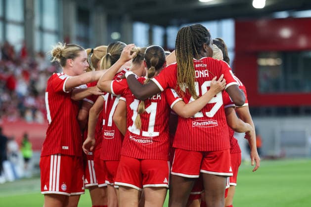 Jubel zum Tor zum 2:0 durch Vanessa Gilles (FC Bayern Muenchen, 02), GER, FC Bayern Muenchen vs. 1. FSV Mainz 05, Fussball, Google Pixel Frauen-Bundesliga, 2. Spieltag, Saison 2026 2027, 31.08.2026, DFL DFB REGULATIONS PROHIBIT ANY USE OF PHOTOGRAPHS as IMAGE SEQUENCES and or QUASI-VIDEO, GER, FC Bayern Muenchen vs. 1. FSV Mainz 05, Fussball, Google Pixel Frauen-Bundesliga, 2. Spieltag, Saison 2026 2027, 31.08.2026 Muenchen *** Celebration after Vanessa Gilles’s goal to make it 2–0, FC Bayern Munich, 02, GER, FC Bayern Munich vs. 1 FSV Mainz 05, Soccer, Google Pixel Women’s Bundesliga, Matchday 2, 2026–2027 Season, August 31, 2026, DFL and DFB regulations prohibit any use of photographs as image sequences and or quasi-video, GER, FC Bayern Munich vs. 1. FSV Mainz 05, Soccer, Google Pixel Women’s Bundesliga, Matchday 2, 2026–2027 Season, August 31, 2026, Munich Copyright: xEibner-Pressefoto JennixMaulx EP_JML