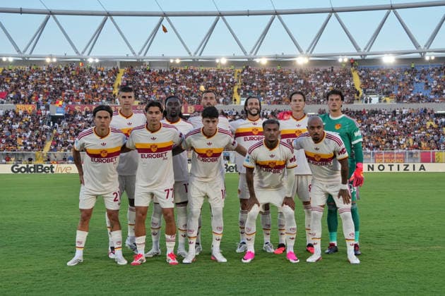 IPA87979976 - AS Roma s starting lineup during the US Lecce vs. AS Roma Serie A soccer match in Lecce, Italy, on August 31, 2026  Copyright: xEmmanuelexMastrodonato IPAxSportx xx 87979976