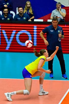 L-R Hanna Hellvig (SWE) and coach Lorenzo Micelli (SWE) in action during the Women s European Volleyball Championship, EuroVolley 2026, Round of 16, Czechia vs Sweden in Brno, Czech Republic, August 31, 2026. (CTKxPhoto VaclavxSalek) CTKPhotoP2026083106711  CTKPhotoP2026083106711