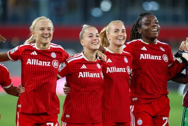 Die Spielerinnen des FC Bayern Muenchen feiern den SIeg mit den Fans, Emotionen, Freude, Pernille Harder (FC Bayern Muenchen, 21) mit Giulia Gwinn (FC Bayern Muenchen, 07) und Glodis Perla Viggosdottir (FC Bayern Muenchen, 04), mit Edna Imade (FC Bayern Muenchen, 29), GER, FC Bayern Muenchen vs. 1. FSV Mainz 05, Fussball, Google Pixel Frauen-Bundesliga, 2. Spieltag, Saison 2026 2027, 31.08.2026, DFL DFB REGULATIONS PROHIBIT ANY USE OF PHOTOGRAPHS as IMAGE SEQUENCES and or QUASI-VIDEO, GER, FC Bayern Muenchen vs. 1. FSV Mainz 05, Fussball, Google Pixel Frauen-Bundesliga, 2. Spieltag, Saison 2026 2027, 31.08.2026 Muenchen *** The FC Bayern Munich women s team celebrates the victory with the fans—emotions, joy—Pernille Harder (FC Bayern Munich, 21) with Giulia Gwinn (FC Bayern Munich, 07) and Glodis Perla Viggosdottir (FC Bayern Munich, 04, with Edna Imade (FC Bayern Munich, 29), GER, FC Bayern Munich vs. 1 FSV Mainz 05, soccer, Google Pixel Women’s Bundesliga, Matchday 2, 2026–2027 season, August 31, 2026, DFL and DFB regulations prohibit any use of photographs as image sequences and or quasi-video, GER, FC Bayern Munich vs. 1. FSV Mainz 05, Soccer, Google Pixel Women’s Bundesliga, Matchday 2, 2026–2027 Season, August 31, 2026, Munich Copyright: xEibner-Pressefoto JennixMaulx EP_JML