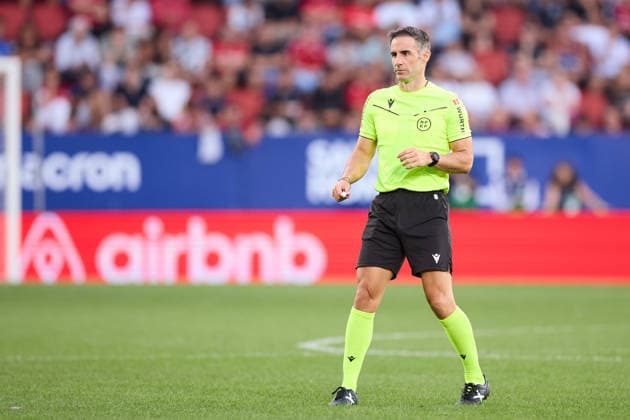 August 31, 2026, Pamplona, Navarra, Spain: Referee Jon Ander Gonzalez Esteban looks on during the LaLiga EA Sports match between CA Osasuna and Getafe CF at El Sadar on August 31, 2026, in Pamplona, Spain. Pamplona Spain - ZUMAa181 20260831_zaa_a181_075 Copyright: xRicardoxLarreinax