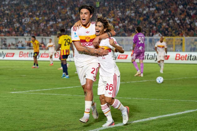 IPA87980525 - Rodrigo Mora of AS Roma celebrates after scoring a goal with Paulo Dybala of AS Roma during the US Lecce vs. AS Roma Serie A soccer match in Lecce, Italy, on August 31, 2026  Copyright: xEmmanuelexMastrodonato IPAxSportx xx 87980525