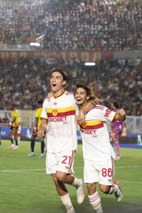 SOCCER - Serie A - US Lecce vs. AS Roma Photo by IPA ABACAPRESS.COM87980481 - Roma s Portuguese midfielder Rodrigo Mora celebrates after scoring a goal alongside Roma s Argentine forward Paulo Dybala during the Serie A soccer match between Lecce and AS Roma at the Via Del Mare Ettore Giardiniero Stadium in Lecce on August 31, 2026. Lecce Italy  Copyright: xIPAxSport ABACAx