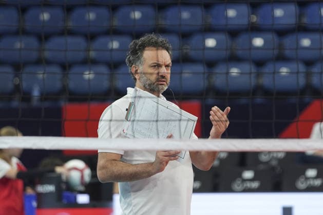 Poland v Portugal - CEV EuroVolley 2026 ISTANBUL, TURKIYE - AUGUST 31: Stefano Lavarini, head coach of Poland gives tactics during the 2026 CEV Women s European Volleyball Championship Round of 16 match between Poland and Portugal at Sinan Erdem Sports Hall in Istanbul, Turkiye, on August 31, 2026. Beyza Comert Anadolu Istanbul Turkey. Editorial use only. Please get in touch for any other usage.  Copyright: x2026xAnadoluxBeyzaxComertx