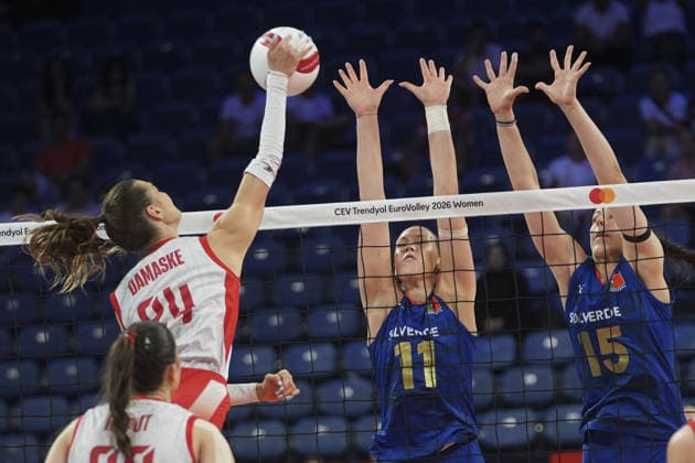 Poland v Portugal - CEV EuroVolley 2026 ISTANBUL, TURKIYE - AUGUST 31: Paulina Damaske (L) of Poland in action against Julia Kavalenka (11) of Portugal during the 2026 CEV Women s European Volleyball Championship Round of 16 match between Poland and Portugal at Sinan Erdem Sports Hall in Istanbul, Turkiye, on August 31, 2026. Beyza Comert Anadolu Istanbul Turkey. Editorial use only. Please get in touch for any other usage.  Copyright: x2026xAnadoluxBeyzaxComertx
