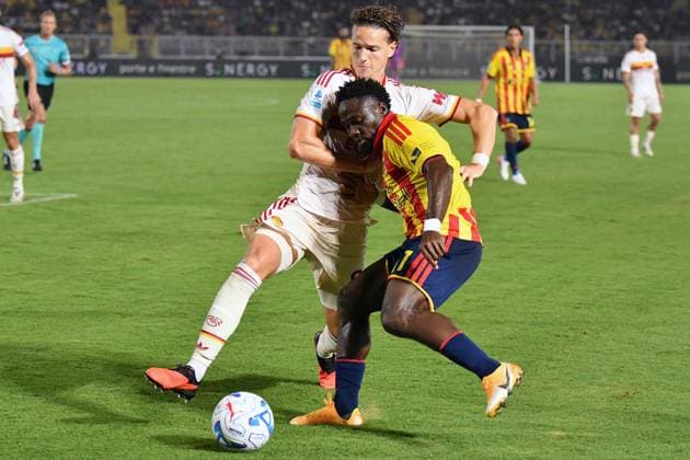 US Lecce s Right Winger Konan N™Dri (11 US Lecce) and AS Roma s Central Midfielder Neil El Aynaoui (8 AS Roma) in action during the Serie A Enilive matchday 2 match between US Lecce and AS Roma at the Stadio Via del Mare in Lecce, Italy, Monday, August 31, 2026. (Credit Image: Giovanni Evangelista LaPresse)  Copyright: xGiovannixEvangelista LaPressex