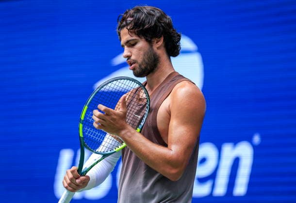 US Open tennis tournament - Day 2 Carlos Alcaraz of Spain checks his racket as he plays against Roman Safiullin of Russia during the Men s Singles first round tennis match of the US Open Tennis Championships, in Flushing Meadows, New York, USA, 31 August 2026. FLUSHING MEADOWS NEW YORK United States  Copyright: xCRISTOBALxHERRERA-ULASHKEVICHx