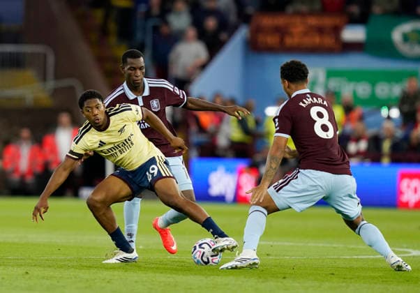 Birmingham, England, 31st August 2026. Myles Lewis-Skelly of Arsenal tussles with Nicolas Jackson of Aston Villa during the Aston Villa vs Arsenal Premier League match at Villa Park, Birmingham. Picture credit should read: Andrew Yates Sportimage EDITORIAL USE ONLY. No use with unauthorised audio, video, data, fixture lists, club league logos or live services. Online in-match use limited to 120 images, no video emulation. No use in betting, games or single club league player publications. SPI_015_AY_Villa_Arsenal SPI-4946-0015
