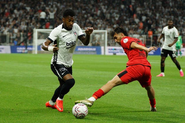 August 31, 2026, Besiktas, Istanbul, Turkey: Amir Murillo (L) of Besiktas in action against Emircan Gurluk (R) of Corum during the Turkish Super League 2026 27 match between Besiktas vs Corum at Besiktas Park in Istanbul, Turkey, on August 31, 2026. Turkish Super League 2026 27 - Besiktas Vs Corum  - ZUMAu194 20260831_zip_u194_007 Copyright: xTolgaxUluturkx