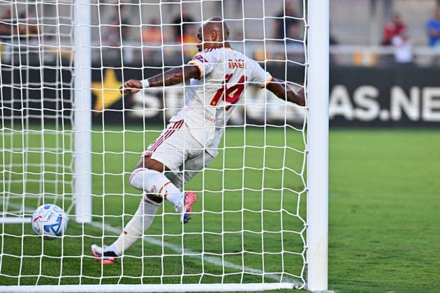 Foto IPP Marco Verri Lecce 31 08 26 Calcio Campionato Serie A 2026 2027 Lecce-Roma nella foto Donyell Malen, attaccante della Roma, segna il gol dello 0 a 2 Italy Photo Press - World Copyright Lecce italy Italy ITALY  Copyright: xR4924_italyphotopressx