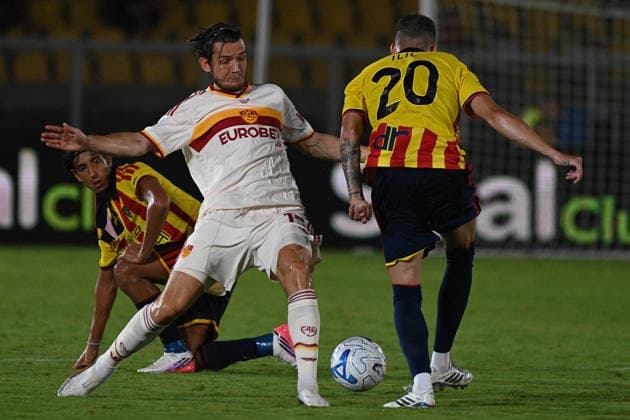 SOCCER - Serie A - US Lecce vs. AS Roma Photo by IPA ABACAPRESS.COM87980864 - Marten de Roon (AS Roma) in action during the US Lecce vs. AS Roma Serie A soccer match in Lecce, Italy, on August 31, 2026 Lecce Italy  Copyright: xIPAxSport ABACAx