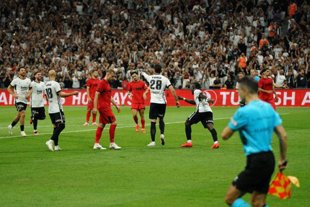 August 31, 2026, Besiktas, Istanbul, Turkey: Dusan Vlahovic (C) of Besiktas celebrates with his teammates after scoring his team s second goal during the Turkish Super League 2026 27 match between Besiktas vs Corum at Besiktas Park in Istanbul, Turkey, on August 31, 2026. Turkish Super League 2026 27 - Besiktas Vs Corum  - ZUMAu194 20260831_zip_u194_011 Copyright: xTolgaxUluturkx