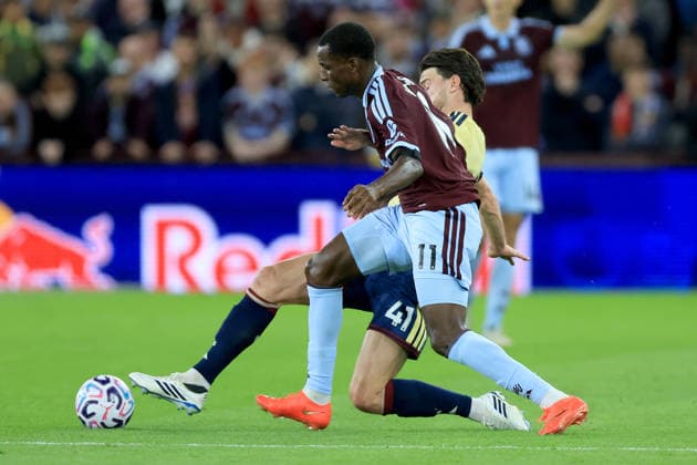 Aston Villa FC v Arsenal FC - Premier League 2026 27 Nicolas Jackson of Aston Villa and Declan Rice of Arsenal challenge during the Premier League 2026 27 match between Aston Villa FC and Arsenal FC at Villa Park on August 31, 2026 in Birmingham, England. WARNING! This Photograph May Only Be Used For Newspaper And Or Magazine Editorial Purposes. May Not Be Used For Publications Involving 1 player, 1 Club Or 1 Competition Without Written Authorisation From Football DataCo Ltd. For Any Queries, Please Contact Football DataCo Ltd on +44 (0) 207 864 9121 Birmingham Villa Park England United Kingdom Copyright: xAllstarxPicturexLibraryxLtdx