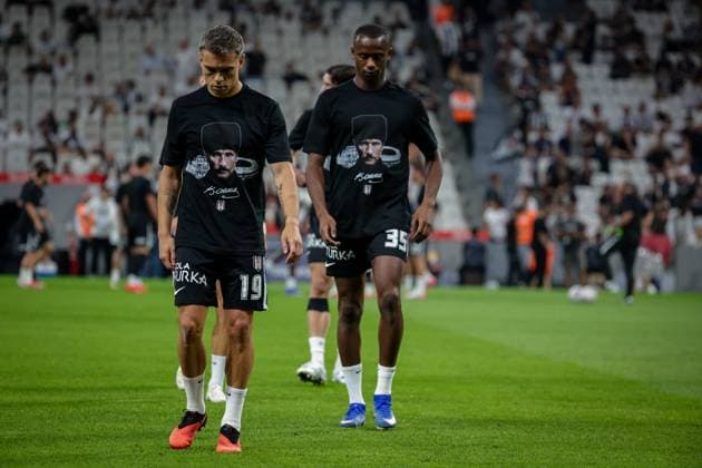 Besiktas JK vs Corum FK Trendyol Super League 3rd week Leandro Trossard of Besiktas JK warms up prior to the Trendyol Super League 3nd week match between Besiktas JK and Corum FK at Tupras Stadium on August 31th, 2026. Istanbul Turkey  Copyright: xBurakxBasturkx