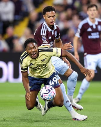 Aston Villa gegen Arsenal, 31. August 2026, Aston Premier League Fußball Aston Villa gegen Arsenal Myles Lewis Skelly von Arsenal und Boubacar Kamara von Aston Villa Foto: Charlotte Wilson Offside Aston UK  Copyright: xCharlottexWilsonx xOffsidexOffside