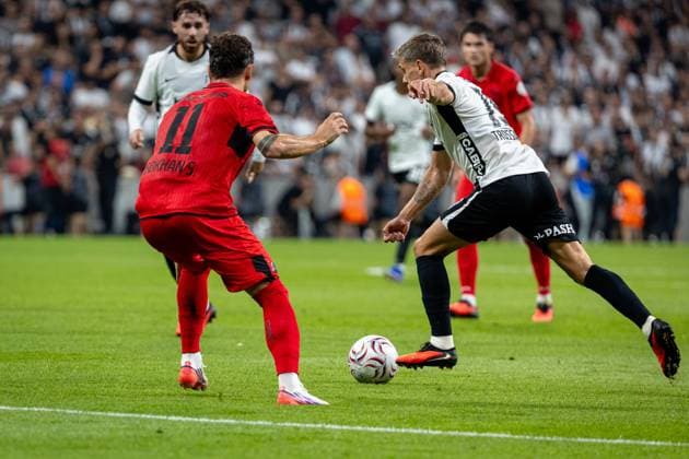 Besiktas JK vs Corum FK Trendyol Super League 3rd week Leandro Trossard of Besiktas JK in action during the Trendyol Super League 3nd week match between Besiktas JK and Corum FK at Tupras Stadium on August 31th, 2026. Istanbul Turkey  Copyright: xBurakxBasturkx