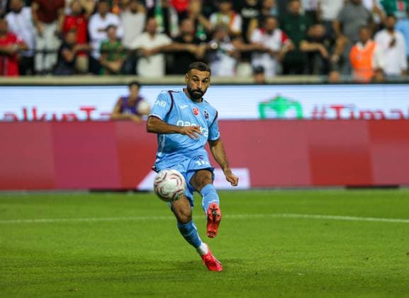 Amed Sportif Faaliyetler v Trabzonspor - Turkish Super Lig DIYARBAKIR, TURKIYE - AUGUST 31: Mohamed Slaah (10) of Trabzonspor shoots for a goal during the Turkish Super Lig Week 3 match between Amed Sportif Faaliyetler and Trabzonspor at Diyarbakir Stadium in Diyarbakir, Turkiye, on August 31, 2026. Osman Bilgin Anadolu Diyarbakir Turkey. Editorial use only. Please get in touch for any other usage.  Copyright: x2026xAnadoluxOsmanxBilginx